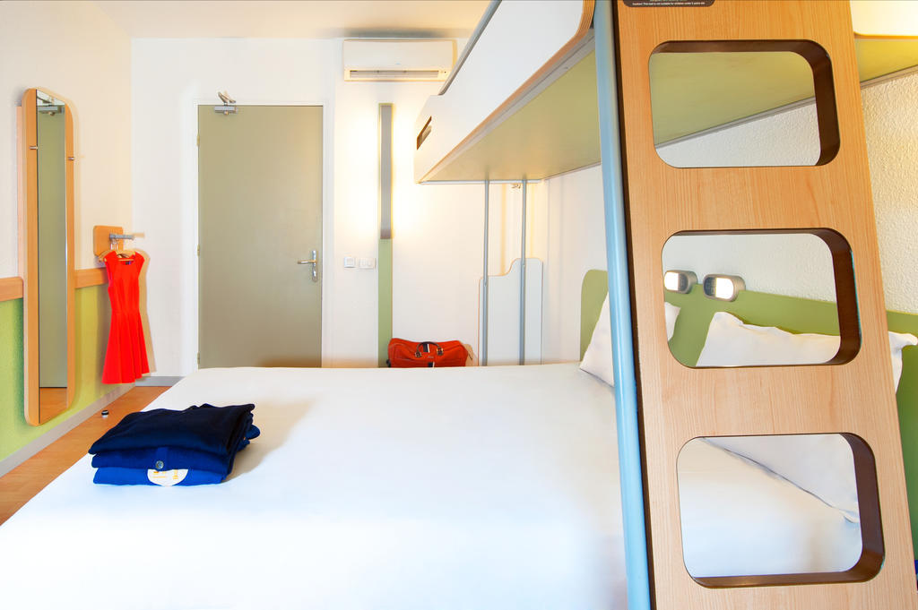 Ibis Budget Lyon Sud St Genis Laval Saint-Genis-Laval Exterior foto